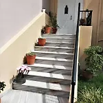 Family Yard House * Kos Town