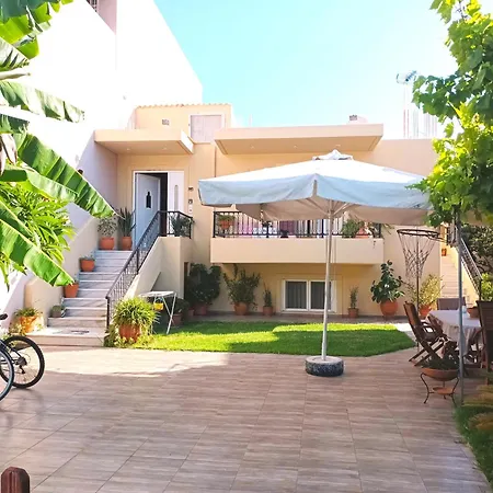 Family Yard House Apartman